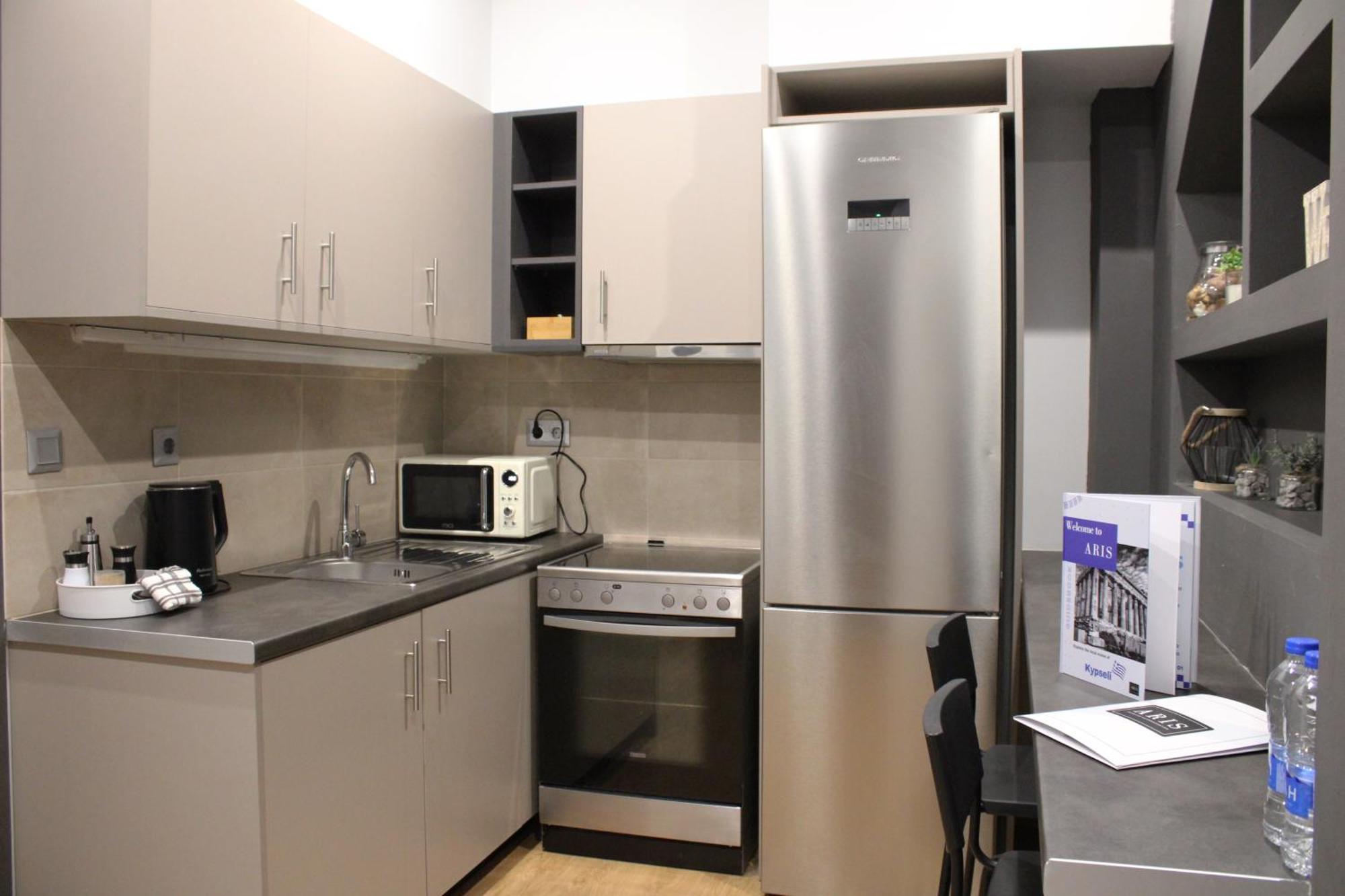 Aris Premium Accommodations Athen Zimmer foto